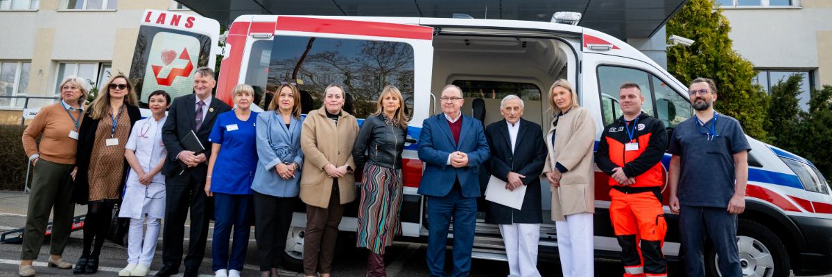 Dwa samorządy zrzuciły się nowy ambulans dla wrocławskiego szpitala
