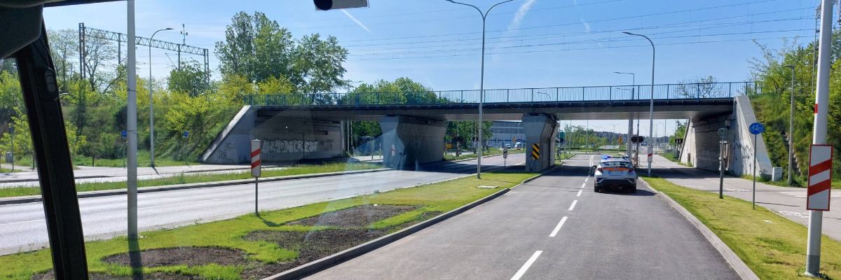 Koniec stania na przejeździe na Bardzkiej? Wrocław chce na spółkę z PKP przenieść linię 285 na wiadukt