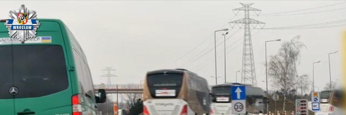 Przez Wrocław przejechał konwój humanitarny do Niemiec [WIDEO]