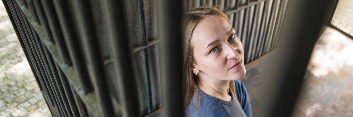 Klatka dla ludzi we wrocławskim zoo. Żeby poczuli się jak niedźwiedź w niewoli