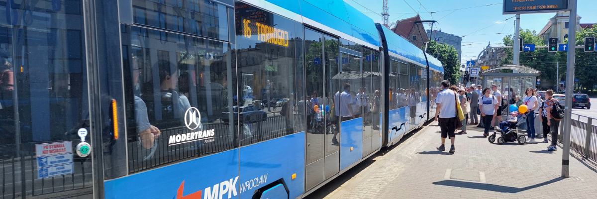 Wykolejenie i awaria w centrum Wrocławia. Tramwaje nie będą jeździć do jutra!