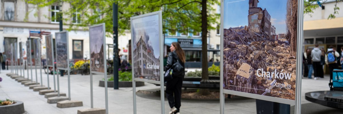 Ukraińskie miasta porównane do Wrocławia, Warszawy i Drezna po II wojnie światowej. Na Kuźniczą wróciła poruszająca wystawa
