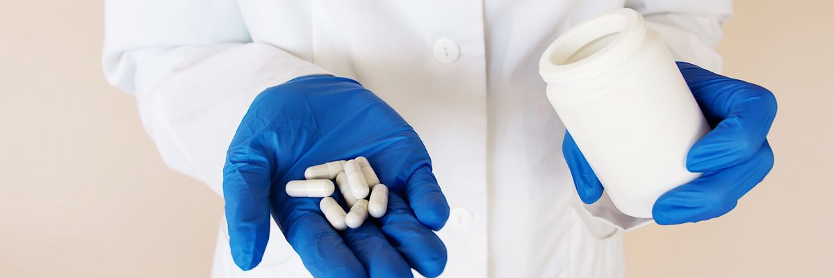 71-letni farmaceuta oskarżony w sprawie przerabiania leku na katar w metaamfetaminę